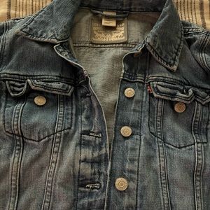 Womens Levi’s crop Jean jacket